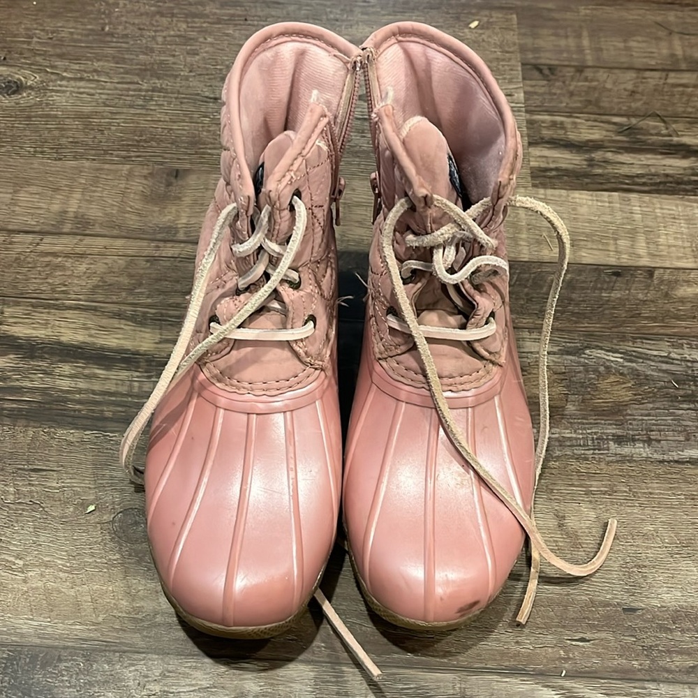 Pink girls Sperry boots